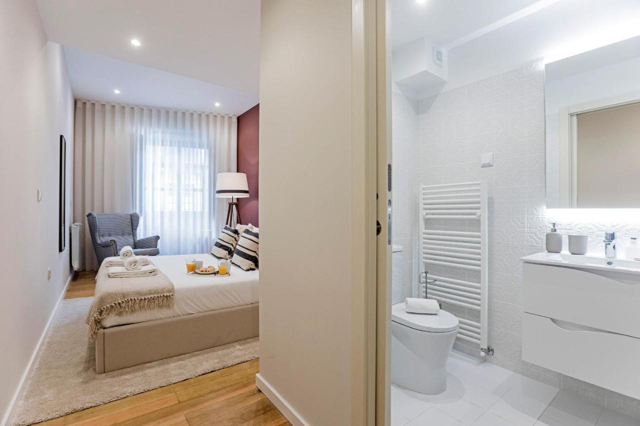 Brand New 4Br W/ 200Yrs Of History In Central Porto By Lovelystay Экстерьер фото